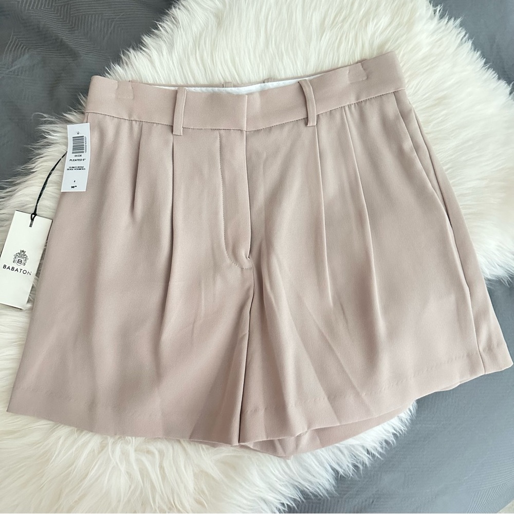 Aritzia Babaton Women's Tan Shorts